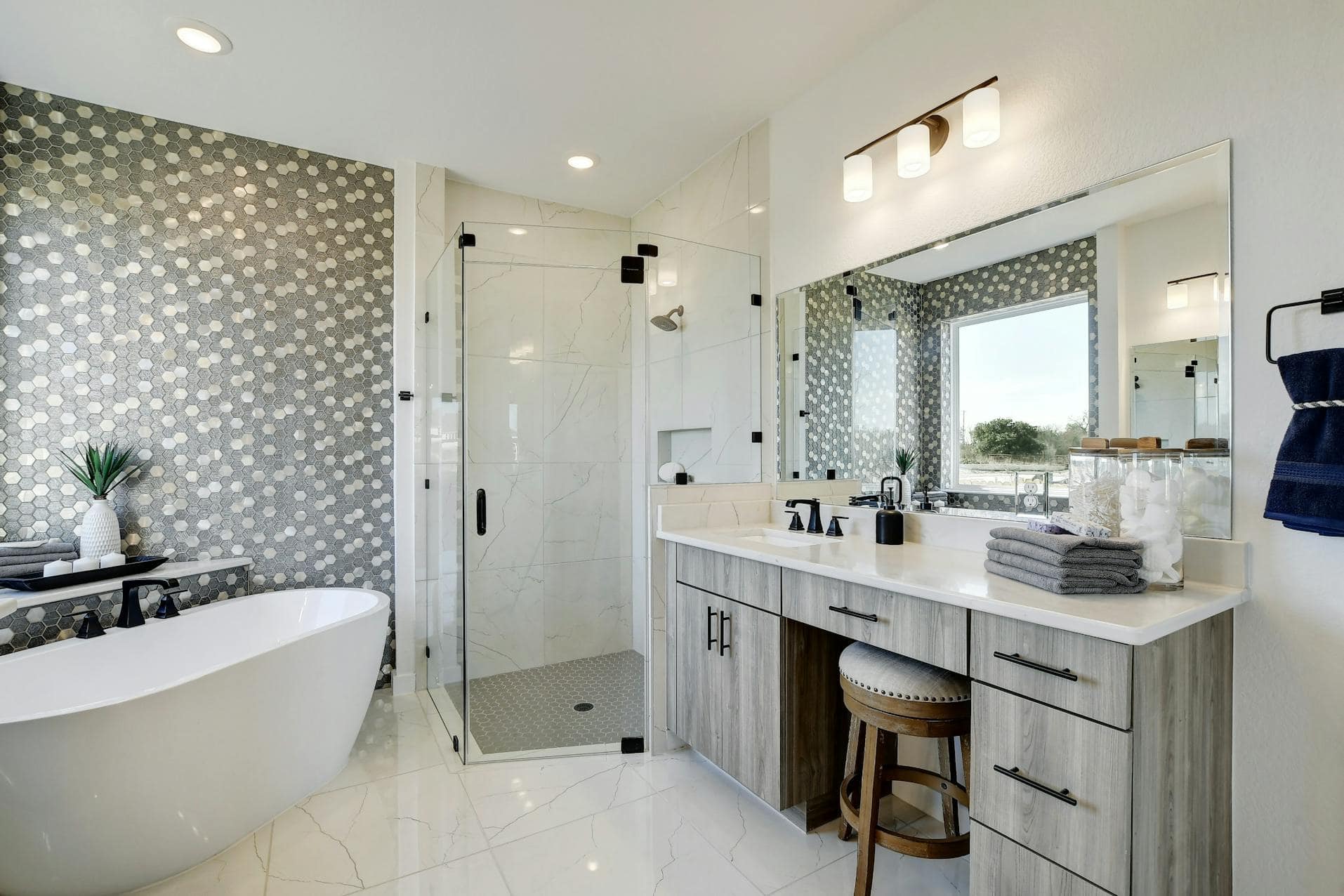 Esperanza: Scott Felder Model Home: Bathroom